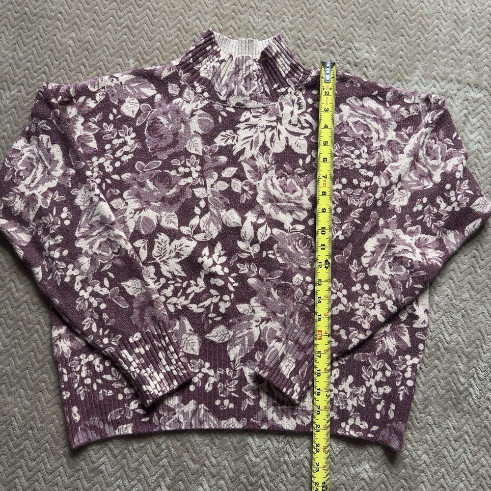 LC Lauren Conrad Sweater Size Medium Magenta Floral Slouchy Feminine Country
